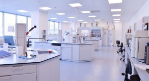 sala limpa: imagem de um laboratório limpo